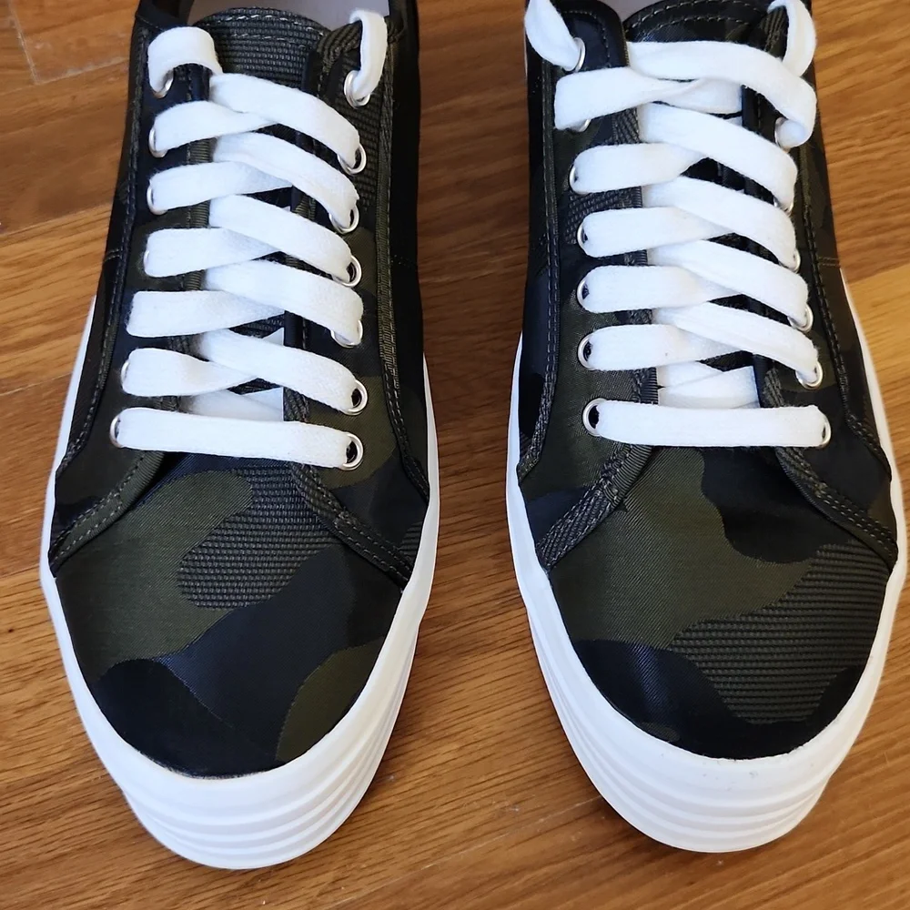 Gianni Bini Green Camo Platform Sneakers